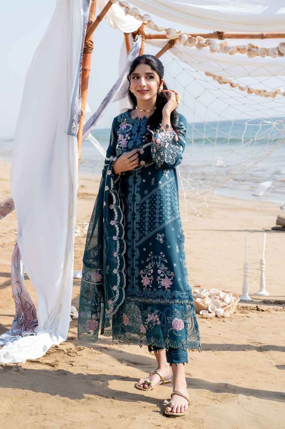 Aabyaan X Mawra Hocane · Saagar Luxury Lawn – ISHANA (FF-04)
